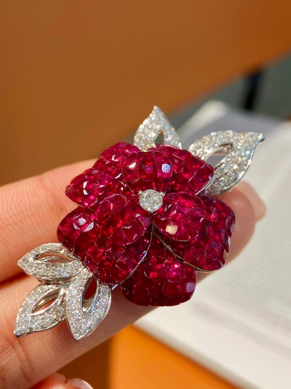 18k gemstone flower brooch inlaid with pigeon blood small rubies 13.5 carats and small diamonds 1.1 carats. Height: 4.6cm Width: 2.8cm